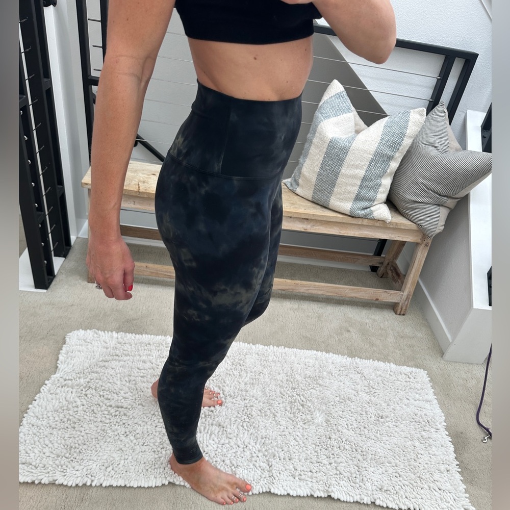 lululemon athletica Black Tie-Dye Leggings - Picture 4 of 10